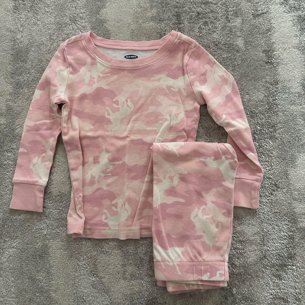Old navy pink camo unicorn soft pajamas set 2T